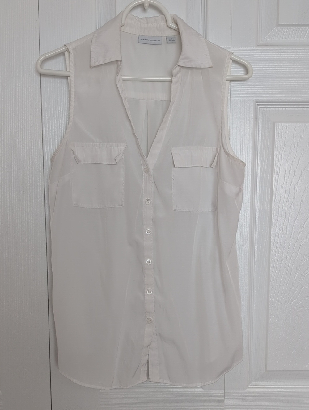 New York & Company Cream Sleeveless Button-Down Blouse